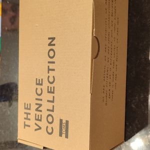 TOMS The Venice Collection - Red BNIB